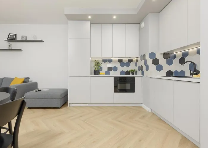 Bright, Cozy Apartment Close To The Airport By Noclegi Renters