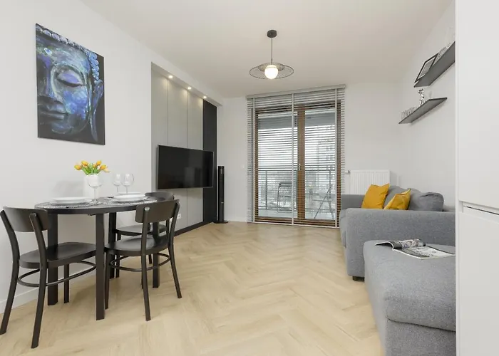 Bright, Cozy Apartment Close To The Airport By Noclegi Renters