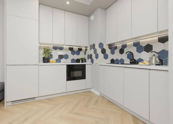 Bright, Cozy Apartment Close To The Airport By Noclegi Renters